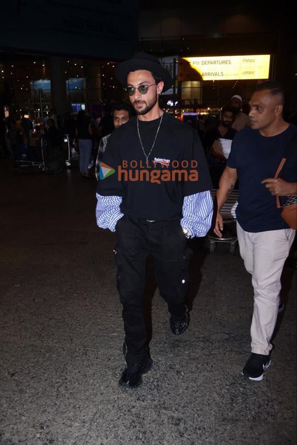 photos ayushmann khurrana sonu sood sobhita dhulipala and aayush sharma snapped at the airport 4