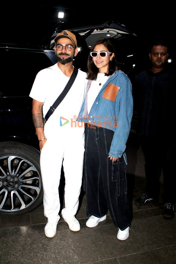 photos ayushmann khurrana and ananya panday snapped at the airport 6