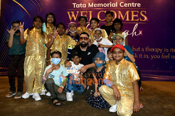 photos badshah snapped at tata memorial hospital for a special performance 3