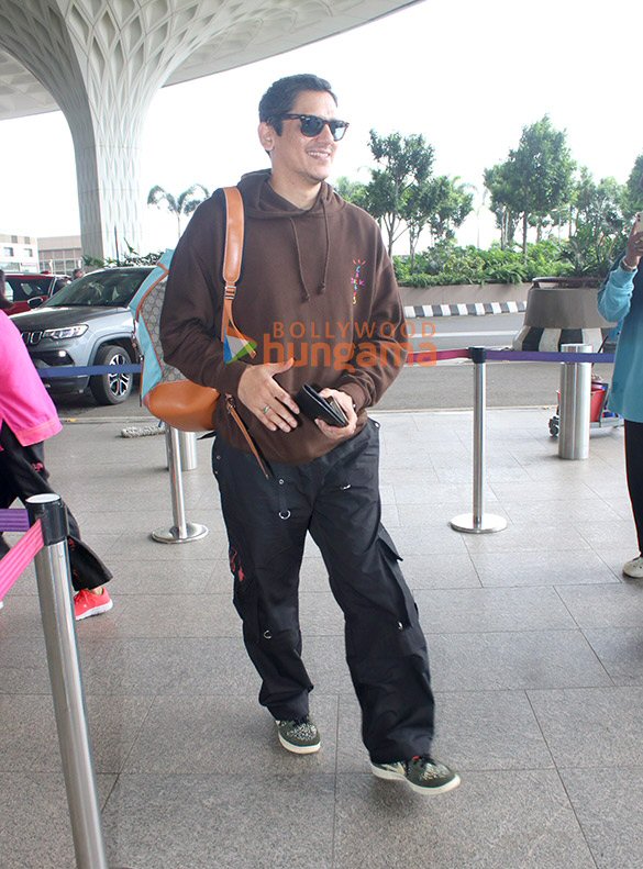 photos bhumi pednekar sherlyn chopra janhvi kapoor and others snapped at the airport 10