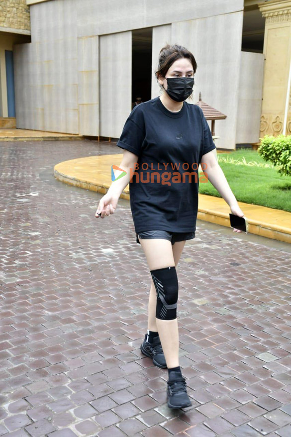 photos bigg boss 13 fame mahira sharma snapped in juhu 1