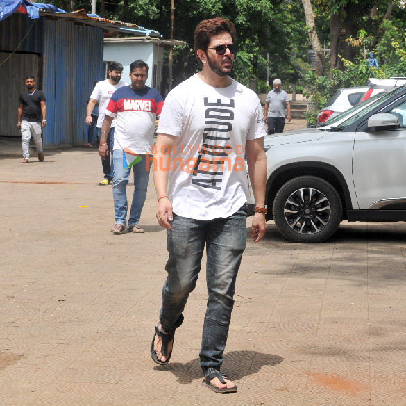 photos celebs attend ankita lokhandes father funeral 10