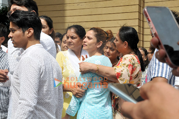 photos celebs attend ankita lokhandes father funeral 2