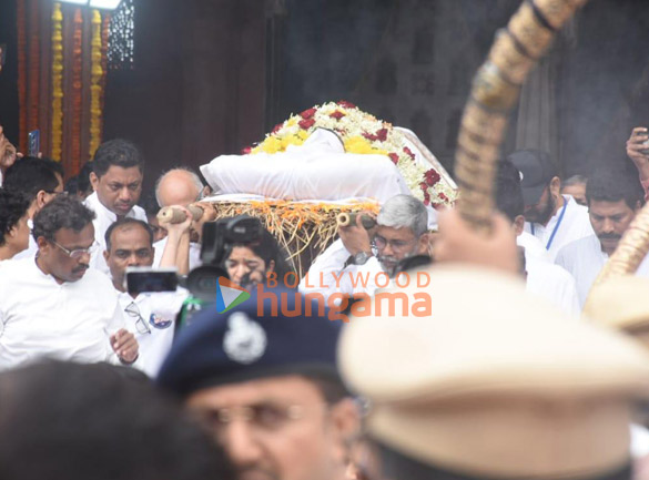 photos celebs attend nitin chandrakant desais funeral 0112 1