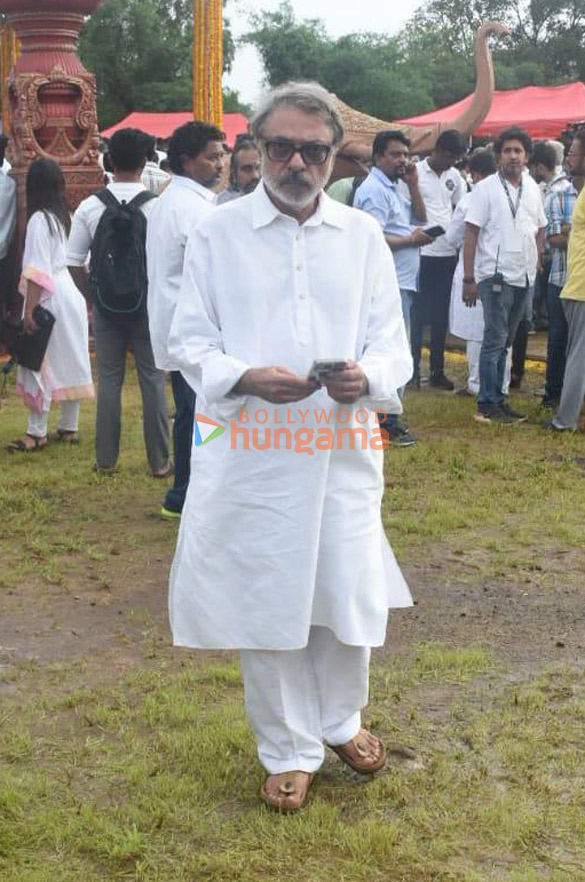photos celebs attend nitin chandrakant desais funeral 0112 4