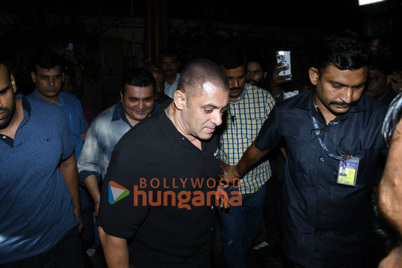 photos celebs snapped at bastian in worli2 13