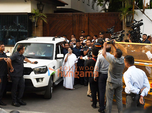 photos chief minister of west bengal mamata banerjee visits amitabh bachchan house at his residence in juhu 5