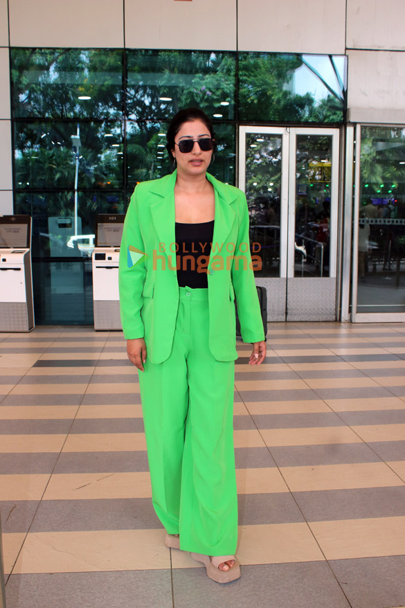 photos deepika padukone ananya panday parineeti chopra and others snapped at the airport 4