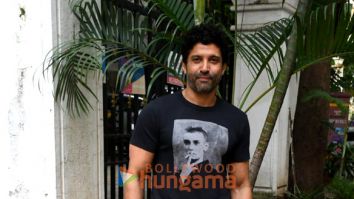 Photos: Farhan Akhtar spotted at a dental clinic