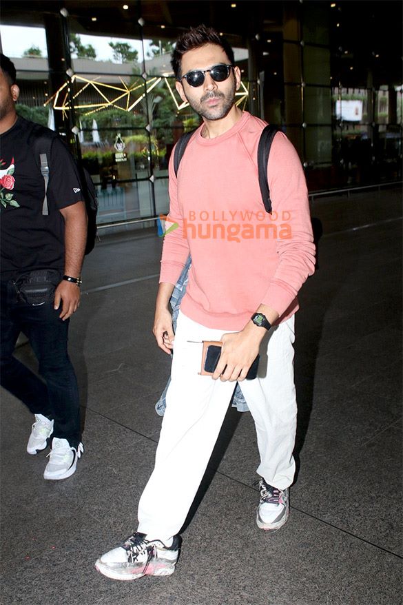 photos kangana ranaut tara sutaria mouni roy and others snapped at the airport 2 3