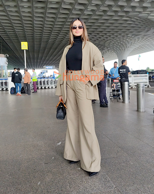 photos kangana ranaut tara sutaria mouni roy and others snapped at the airport 2