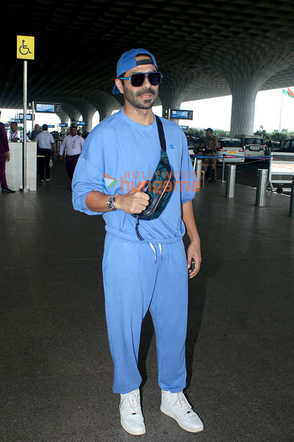 photos kangana ranaut tara sutaria mouni roy and others snapped at the airport 7