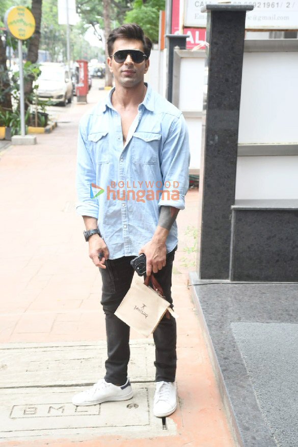 Photos: Karan Singh Grover spotted at a store in Mumbai Photos: Karan Singh Grover spotted at a store in Mumbai