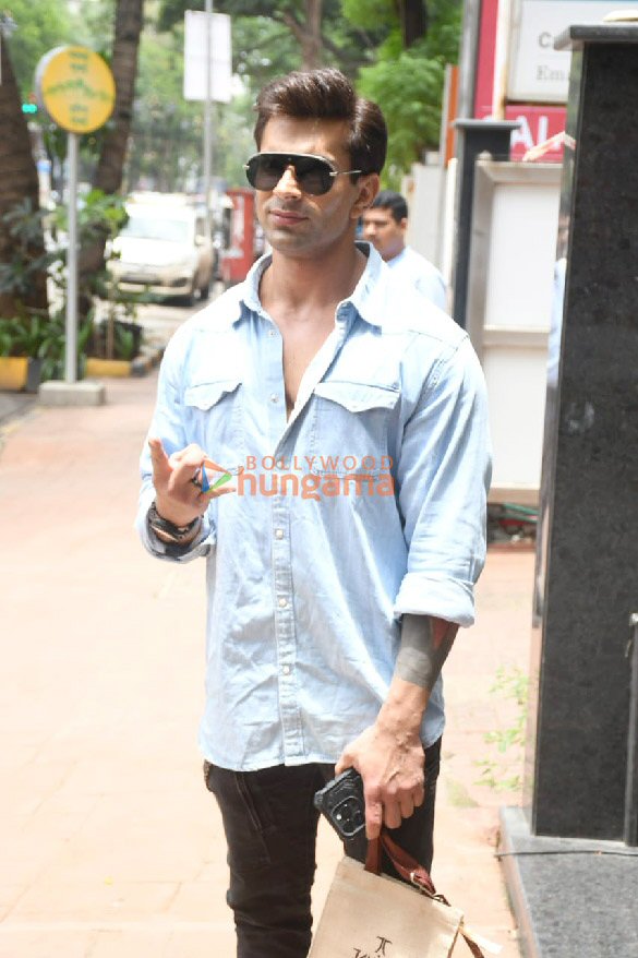 photos karan singh grover spotted at a store in mumbai 2