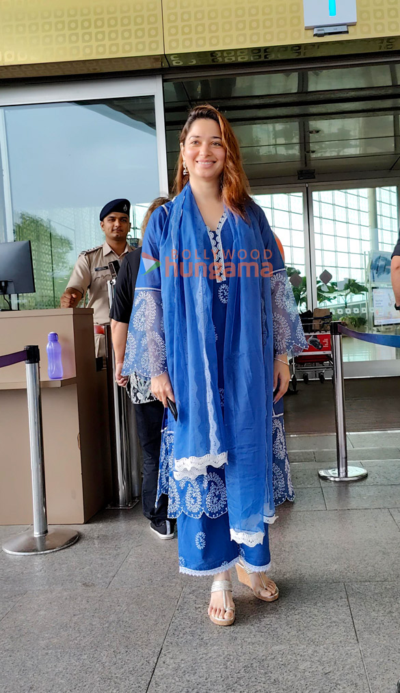 photos kareena kapoor khan fatima sana shaikh and tamannaah bhatia snapped at the airport 3