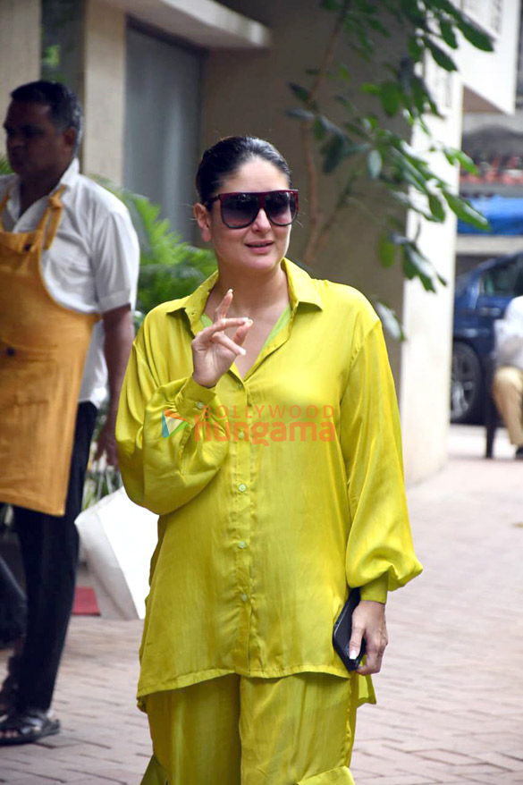 photos kareena kapoor khan snapped in bandra 1 13