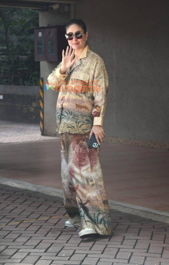 photos kareena kapoor khan snapped in bandra 2 15