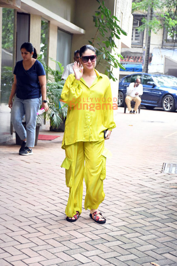 photos kareena kapoor khan snapped in bandra 4 10