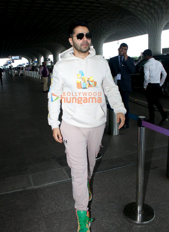 photos malaika arora varun dhawan kriti kharbanda and others snapped at the airport 5