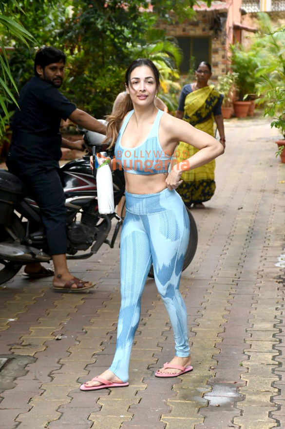 photos malaika arora and kubbra sait spotted outside diva yoga in bandra 1 2