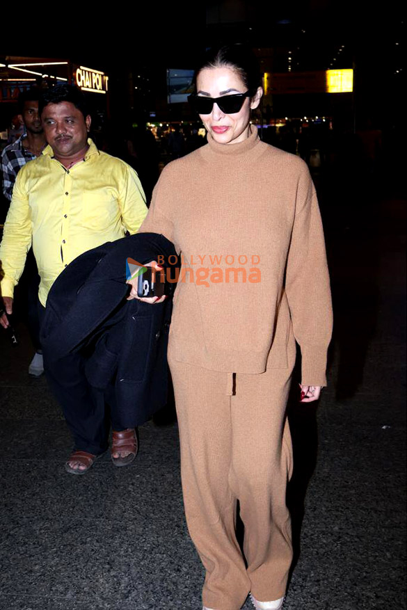 photos mouni roy snapped at the airport 10