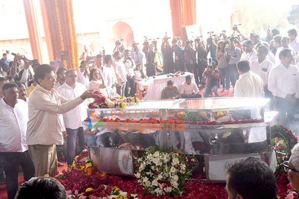 photos nitin chandrakant desais funeral 3