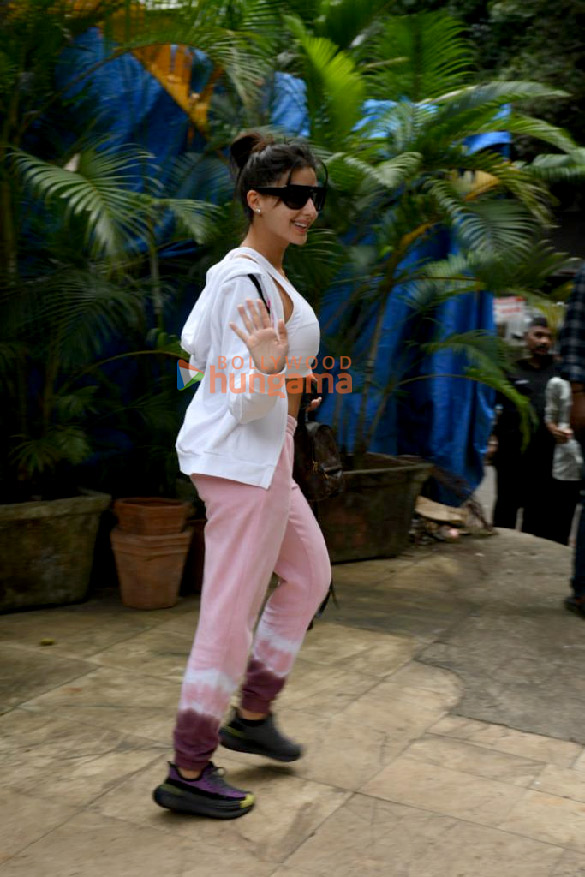 photos nora fatehi snapped at a dance class in santacruz 3