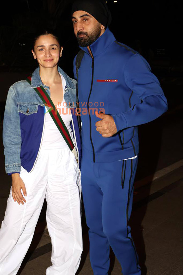 photos ranbir kapoor and alia bhatt snapped at the airport 4 9