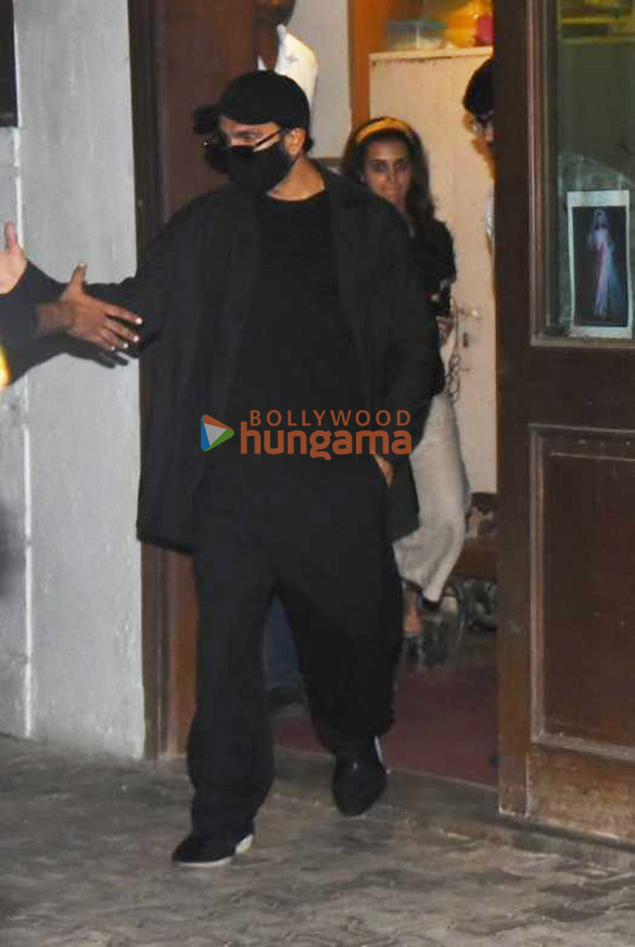 Photos: Ranveer Singh snapped at a dubbing studio in Bandra Photos: Ranveer Singh snapped at a dubbing studio in Bandra
