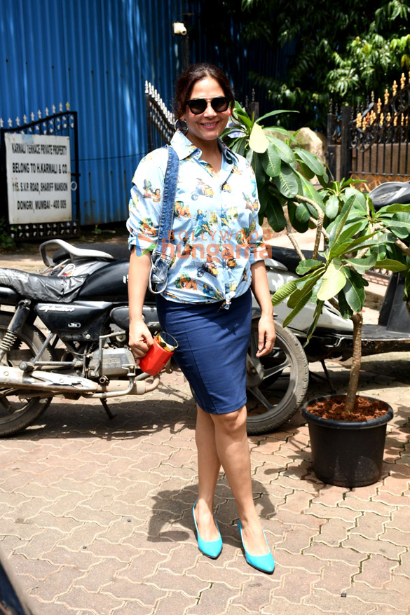 photos richa chadha spotted in bandra 3
