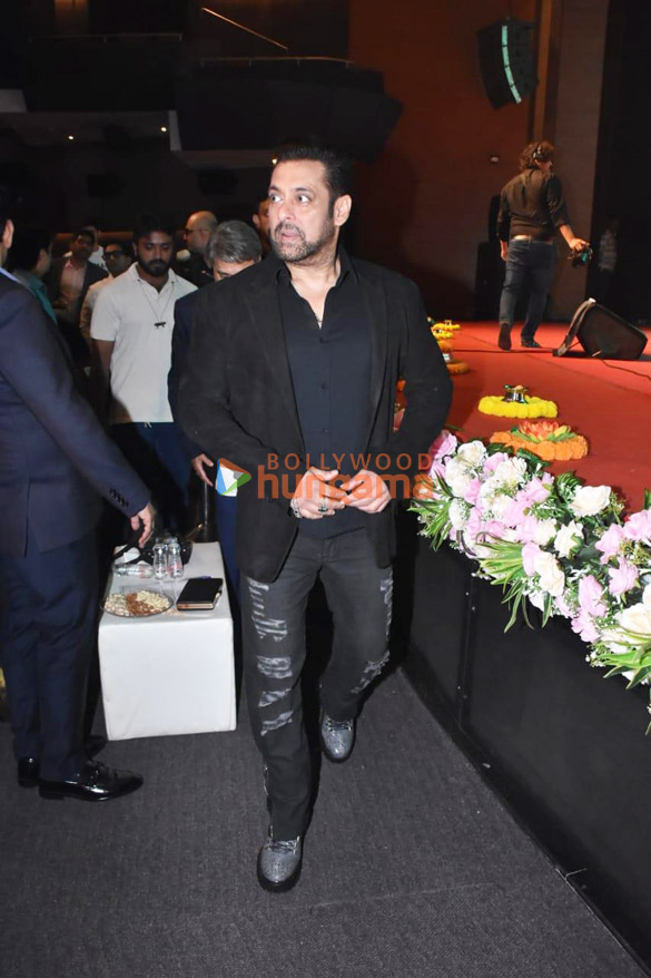 photos salman khan snapped attending an event in khar 5