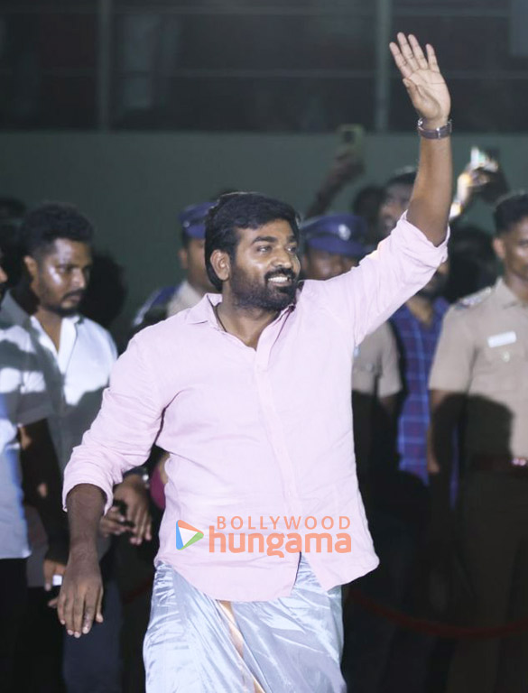 photos shah rukh khan vijay sethupathi and team jawan snapped at audio launch in chennai 14