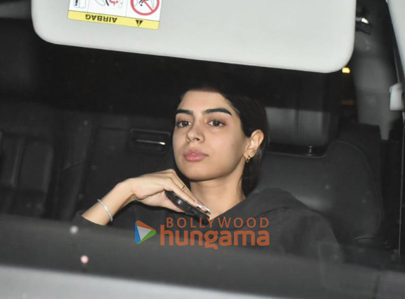 photos shanaya kapoor khushi kapoor and others snapped attending raksha bandhan party at rhea kapoors residence 6