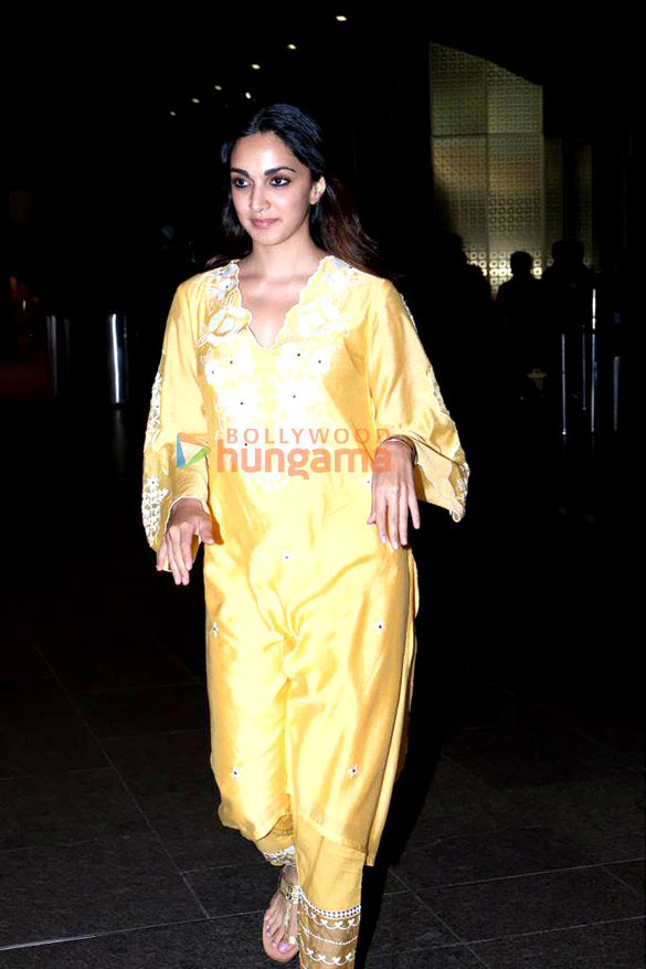 photos sherlyn chopra kiara advani kriti kharbanda and pulkit samrat snapped at the airport 1
