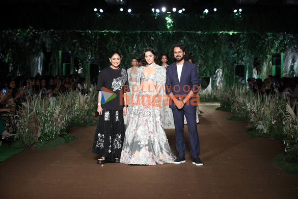 photos shraddha kapoor walks the ramp for rahul mishras at india couture week 2023 1