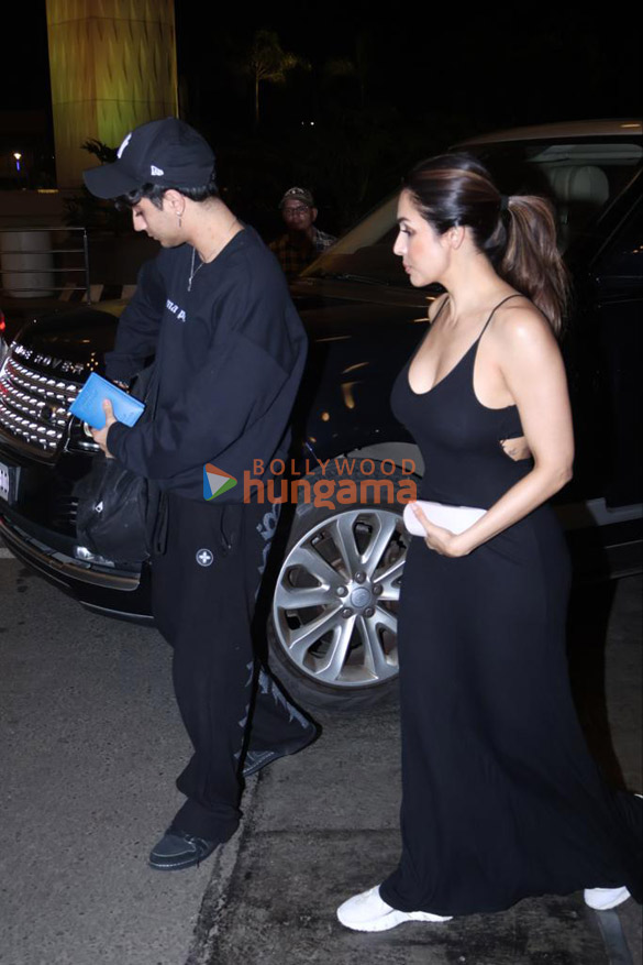 photos sonakshi sinha divya khosla kumar and others snapped at the airport 7