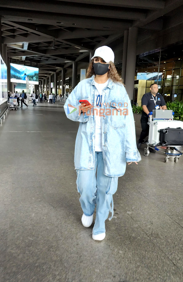 photos sonakshi sinha and mouni roy snapped at the airport 3