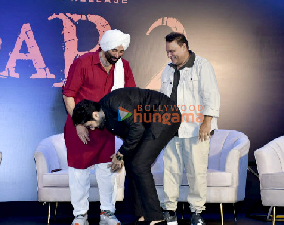 photos sunny deol anil sharma and utkarsh sharma attend gadar 2 success press conference 4