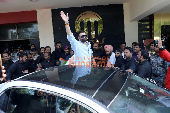 photos sunny deol visits miraj cinemas in indore for the promotions of gadar 2 5