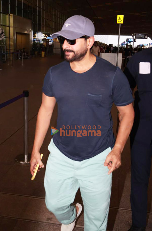 photos sunny leone kartik aaryan and others snapped at the airport 1 2