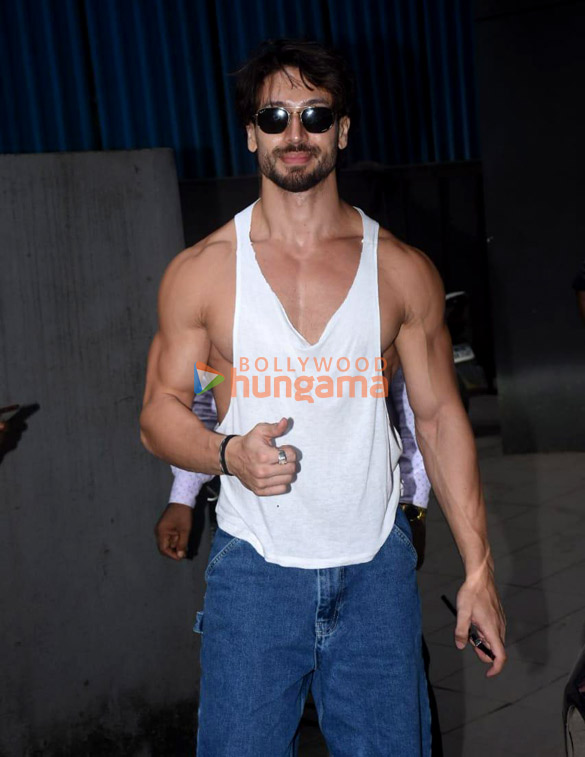 Photos: Tiger Shroff snapped in Andheri Photos: Tiger Shroff snapped in Andheri