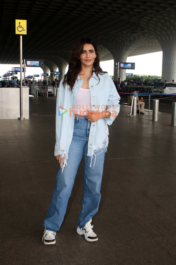 photos vaani kapoor and nushrratt bharuccha snapped at the airport 1 3