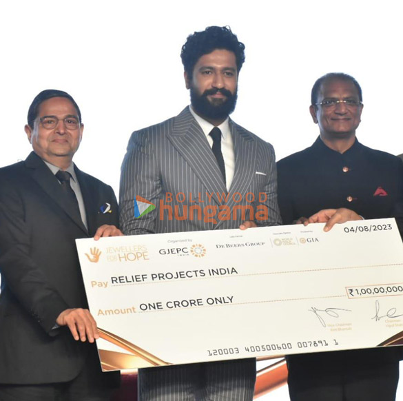 photos vicky kaushal graces the india international jewellery show premiere 2023 4