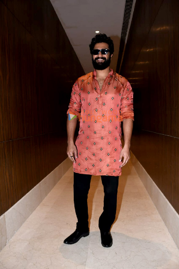 photos vicky kaushal snapped at kanhaiya twitter pe aaja song launch from the great indian family at novotel 6