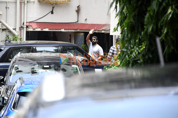 photos vicky kaushal spotted in bandra 4 4
