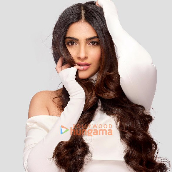 sonam kapoor ahuja 32