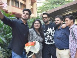 Ayushmann Khurrana’s fans celebrate Dream Girl 2’s success; surprise him with mithai!