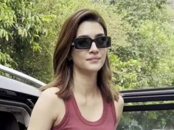 Crop top & denims is the way to go for Kriti Sanon!