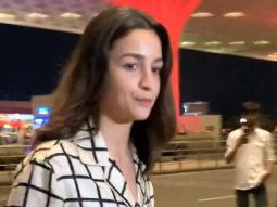 Falling for Alia Bhatt’s cute dimples as she smiles for paps at the airport