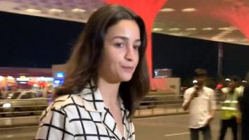 Falling for Alia Bhatt’s cute dimples as she smiles for paps at the airport
